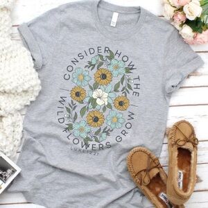NWOT 4X “CONSIDER HOW THE WILDFLOWERS GROW” GRAPHIC TEE